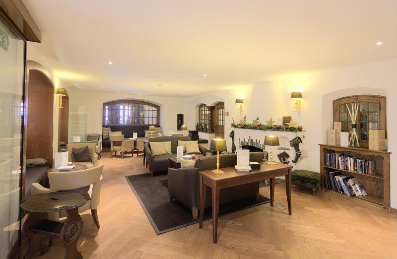 Hotel Le Petit Cervin Zermatt Restaurant foto The lounge at the airport