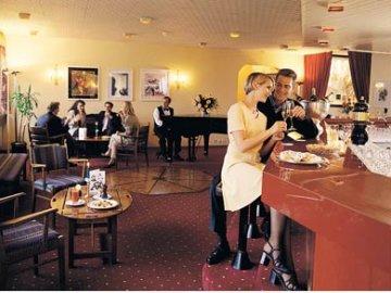 Hotel Le Petit Cervin Zermatt Exterior foto The lounge at the airport
